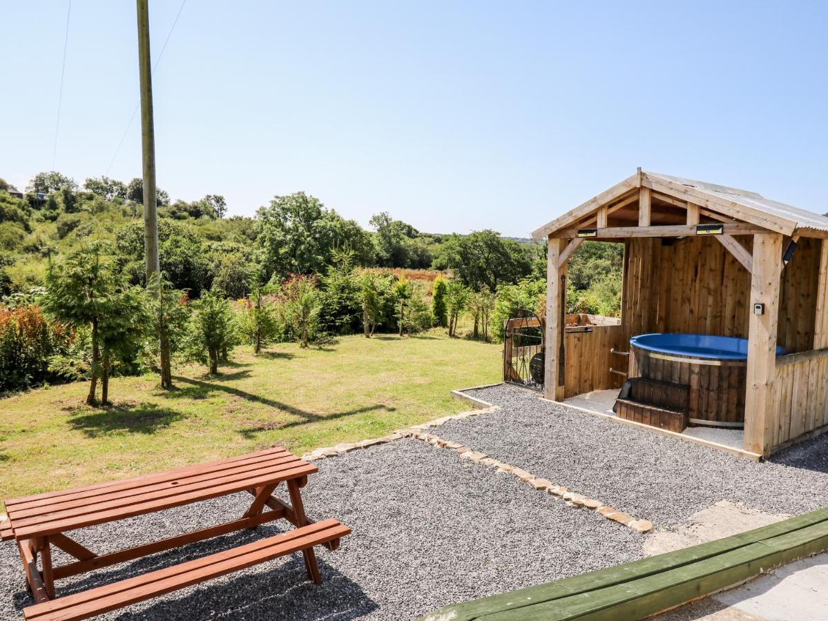 The Lodge Llanelli Bagian luar foto